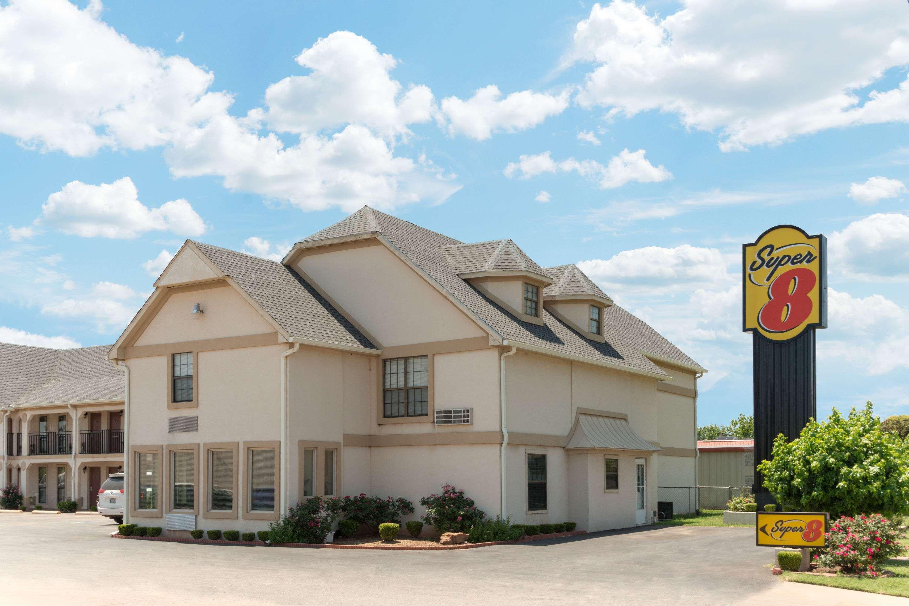 Super 8 By Wyndham Enid Hotel Exterior foto